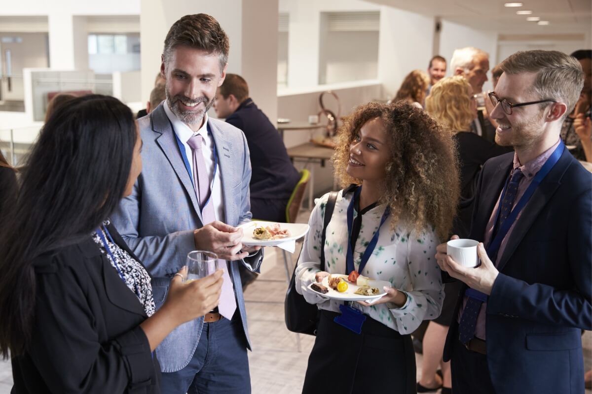 Networking fortalece ações inclusivas no mercado (Imagem: Monkey Business Images | Shutterstock)