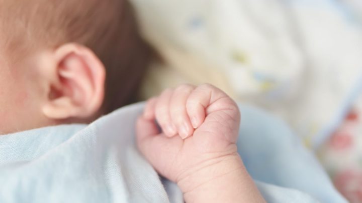 País divulga lista de nomes de bebês proibidos de registrar em cartório (Foto: Freepik)