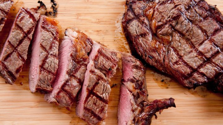 Carne apodrece no estômago?