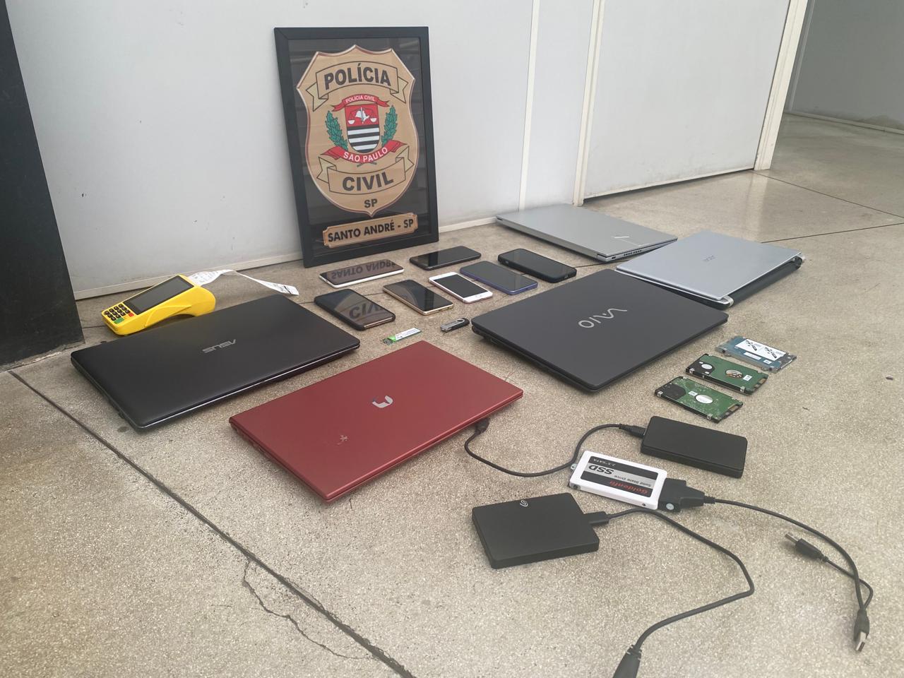 Operação em SC mira grupo suspeito de pescar dados e causar prejuízo milionário a investidores