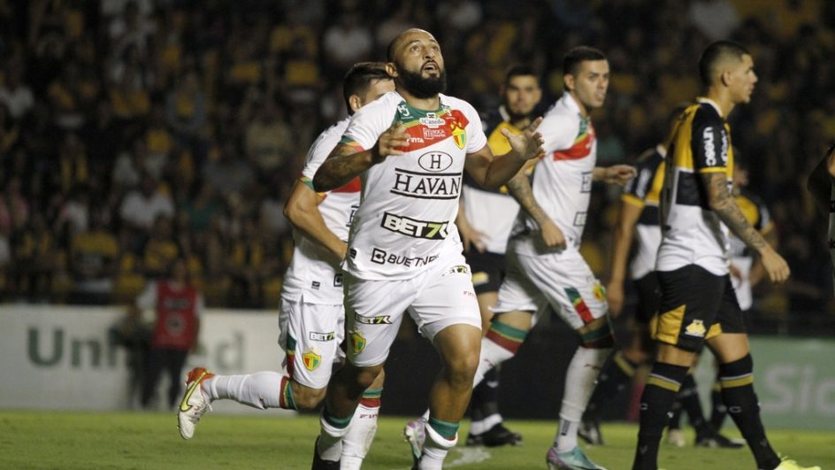 Rodolfo Potiguar fez o primeiro gol e liderou o Brusque na virada em Criciúma (Foto: Lucas Gabriel Cardoso, Brusque FC)