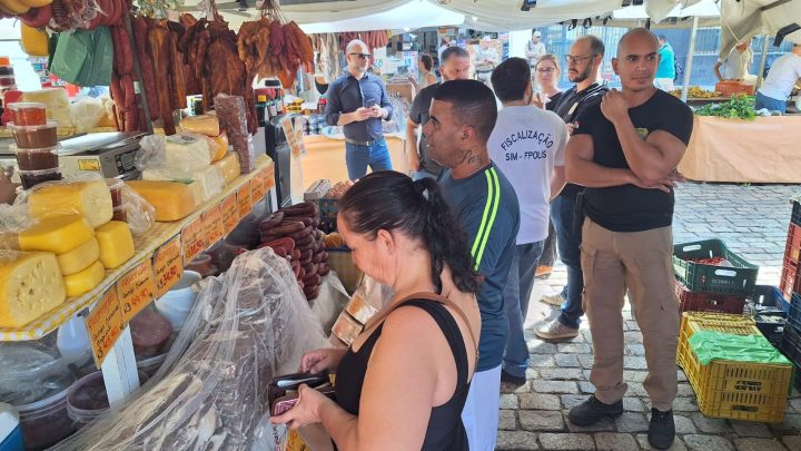 Queijos e carnes são apreendidos em 2° dia de fiscalização no Mercado Público de Florianópolis-1
