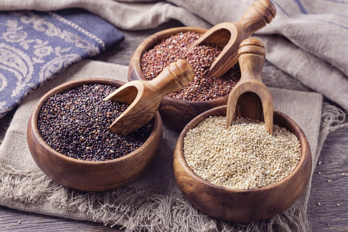 A quinoa é fonte de vitaminas e minerais (Imagem: Elena Schweitzer | Shutterstock)
