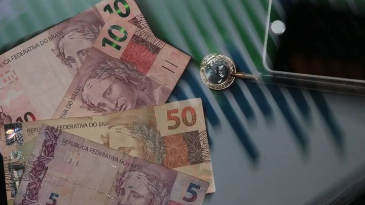 Renda média per capita dos catarinenses foi de R$ 2,3 mil em 2023