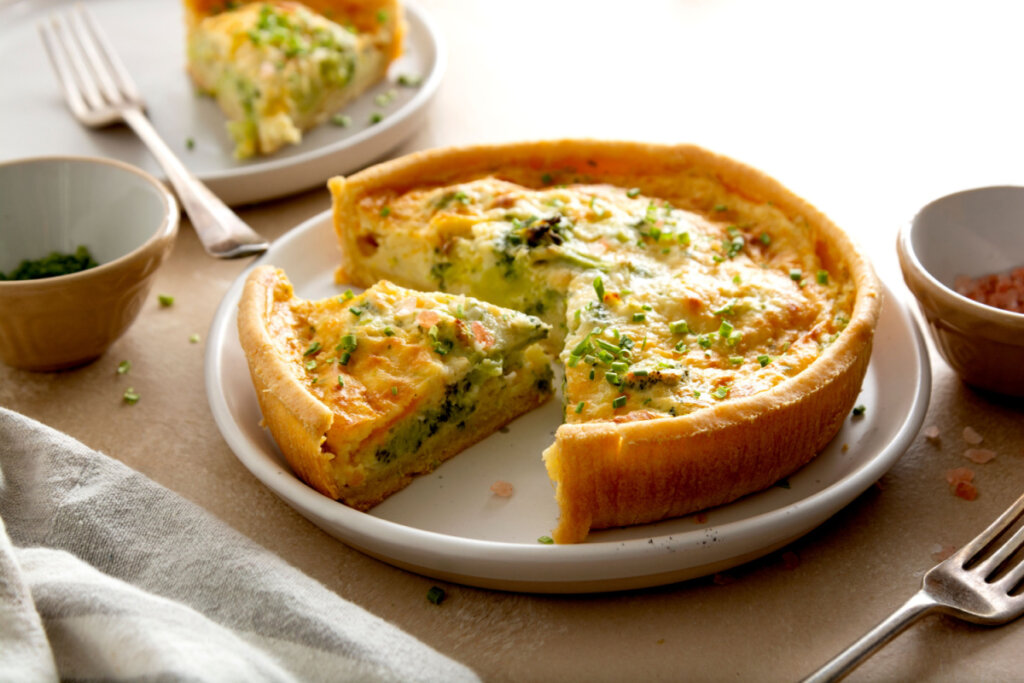 Quiche de brócolis com bacon (imagem: Erhan Inga | Shutterstock)