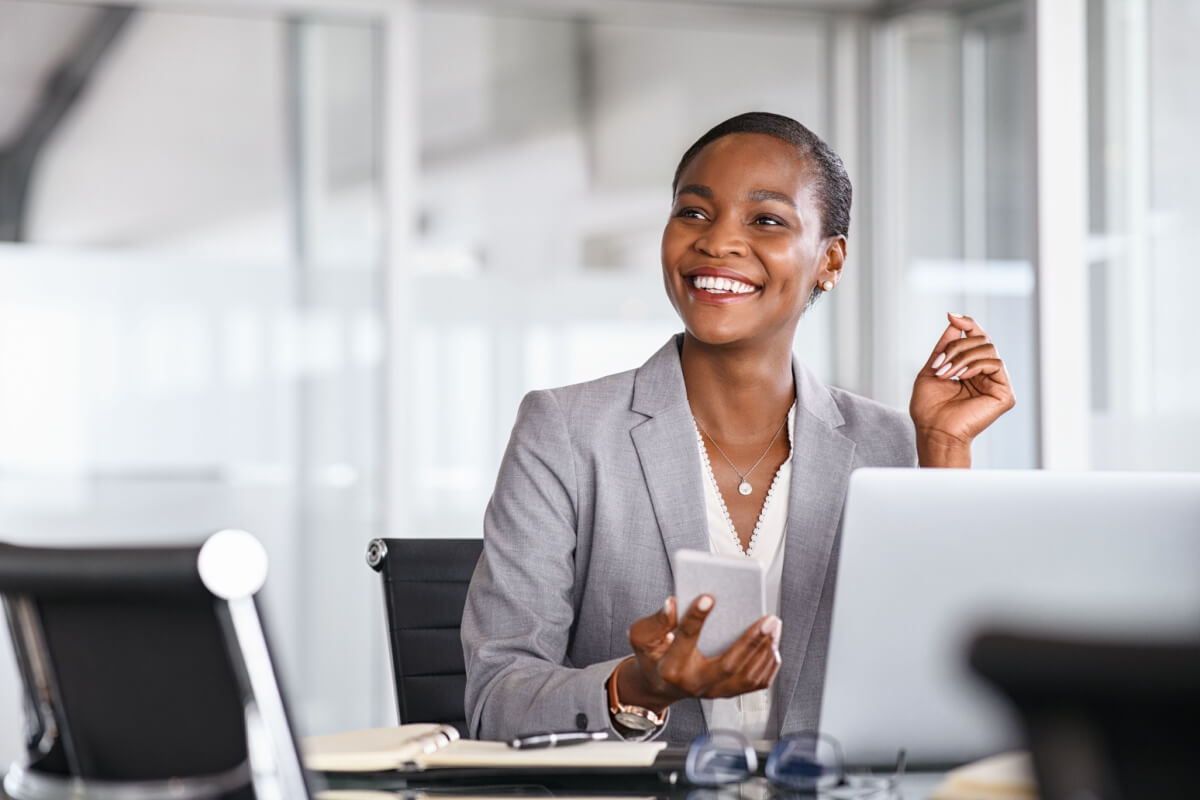 As mulheres também podem conquistar um papel de destaque nas finanças (Imagem: Rido | Shutterstock)