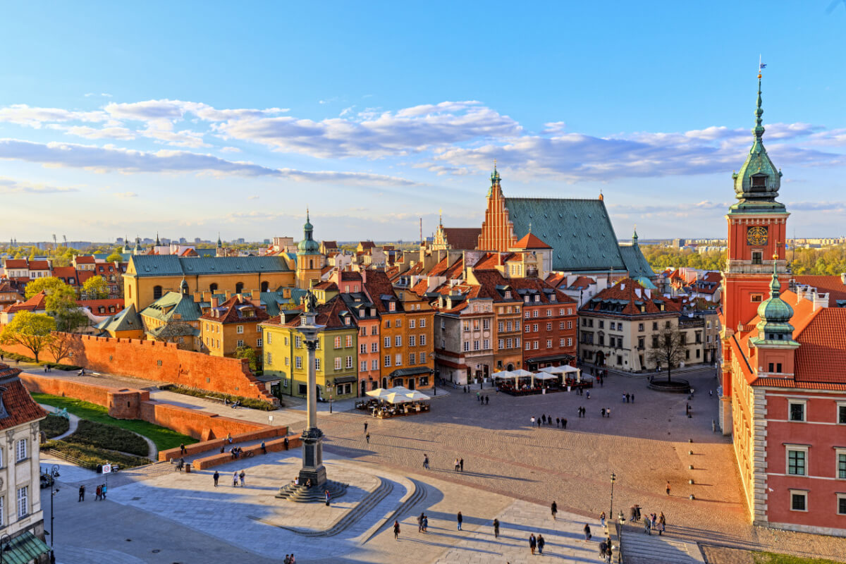 Varsóvia é a capital e a maior cidade do país (Imagem: fotorince | Shutterstock)