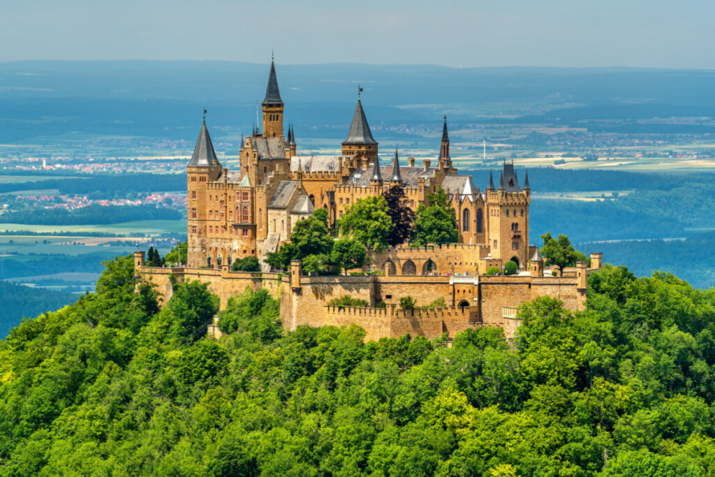 Castelo Hohenzollern é a residência ancestral do rei e dos príncipes prussianos de Hohenzoller (Imagem: Leonid Andronov | Shutterstock)