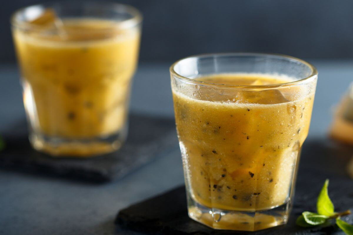 Suco para aumentar a imunidade (Imagem: MariaKovaleva | Shutterstock)