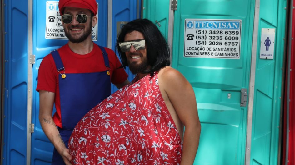 De Mario Bross a Grávida de Taubaté: Bloco dos Sujos recebe foliões de todos os lugares em Florianópolis