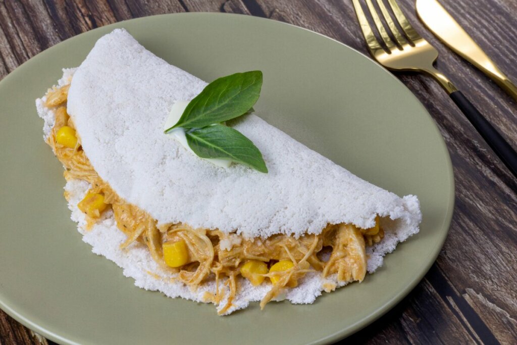 Tapioca com pat&ecirc; de frango (Imagem: Lais Monteiro | Shutterstock)