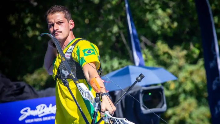 Tiro com arco Marcus D'Almeida é eleito melhor arqueiro do mundo