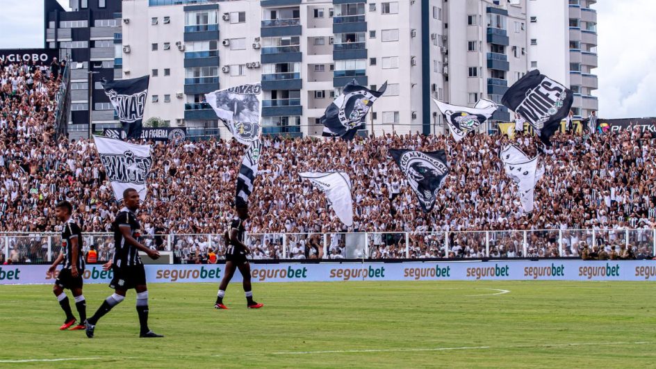 Torcedores Figueirense no clássico (Foto: Patrick Floriani, Figueirense)
