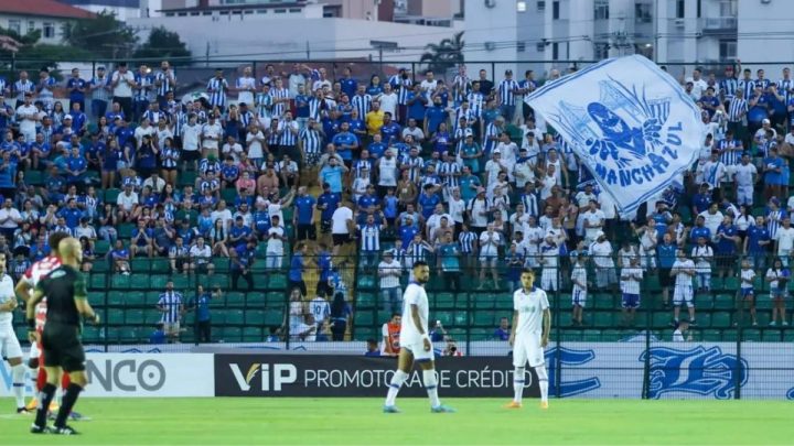 Torcedores do Avaí no estádio Orlando Scarpelli, que será palco do clássico neste sábado (Foto: Fabiano Rateke, Avaí)