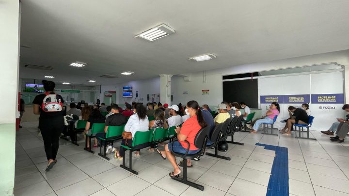 "Explosão" de casos de dengue lota UPAs de Itajaí e motiva reforço em equipes