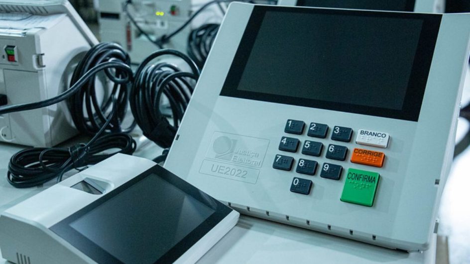 Urnas eletrônicas do modelo 2022 chegaram nesta quinta-feira em SC