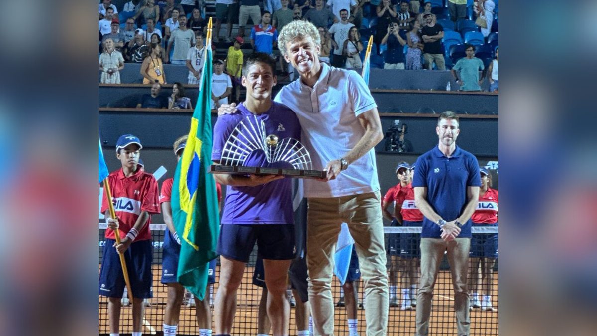 VÍDEO Guga Kuerten é ovacionado e se emociona durante o Rio Open (1)