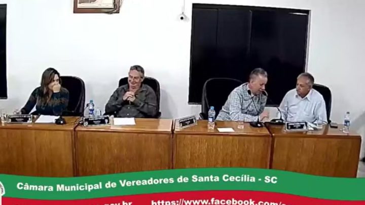 Vereador provoca suspensão de sessão após dizer que tomou 'umas cachaças'