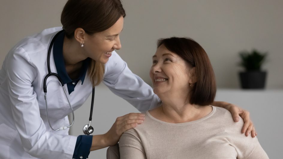 O TOC é um transtorno multifatorial e pode necessitar de tratamento (Imagem: Feel-Good | Shutterstock)