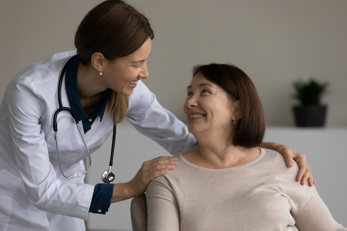 O TOC é um transtorno multifatorial e pode necessitar de tratamento (Imagem: Feel-Good | Shutterstock)