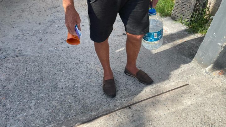 Moradores de Itajaí completam 4 dias sem água em plena onda de calor