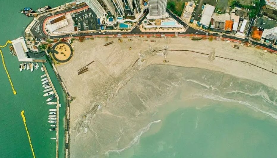 Obra de alargamento na Barra Sul