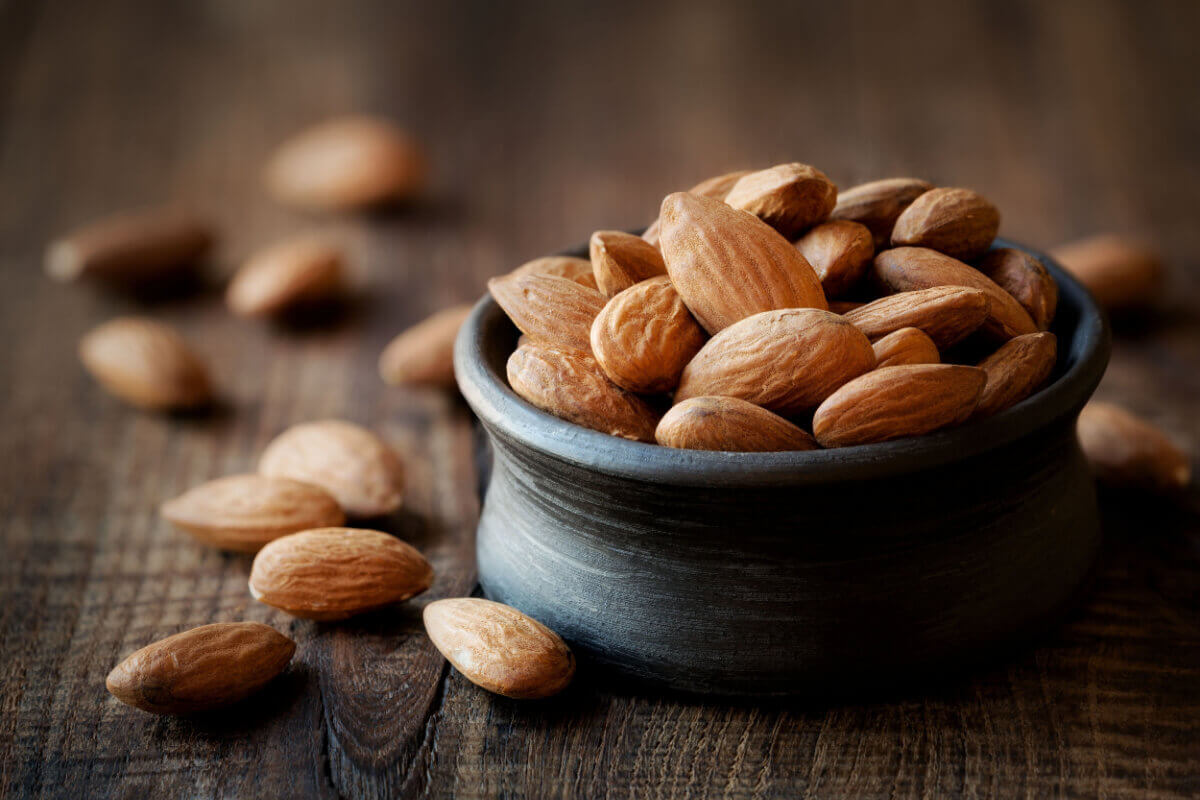 As amêndoas oferecem uma combinação de sabor e saúde (Imagem: kuvona | Shutterstock)