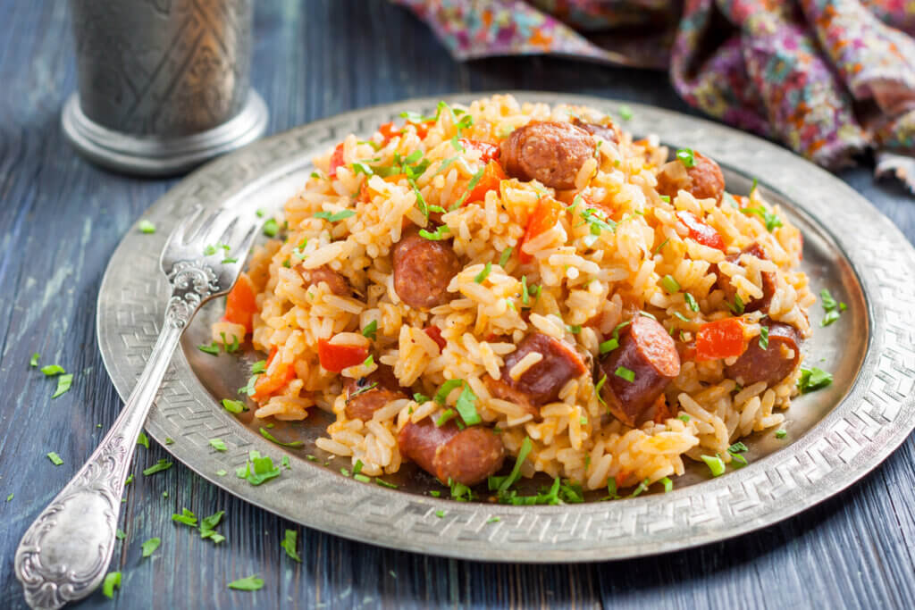 Arroz de forno com lingui&ccedil;a (Imagem: SEAGULL_L | Shutterstock)