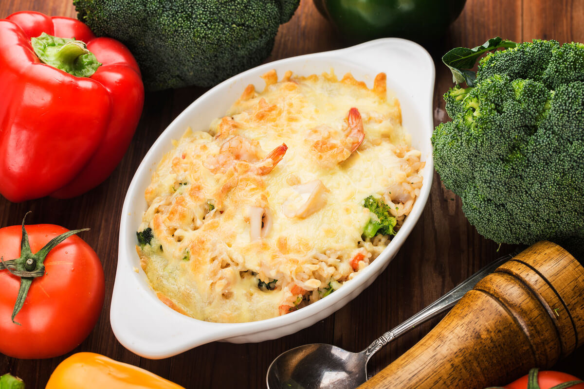 Arroz de forno com camarão (Imagem: yuda chen | Shutterstock)