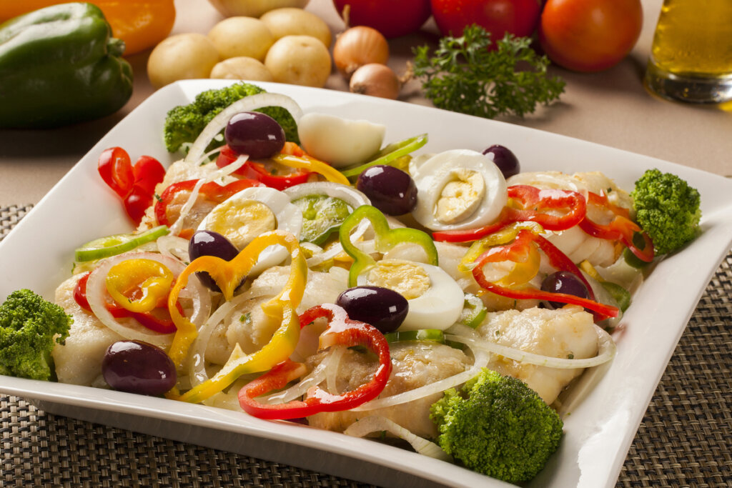 Bacalhau à portuguesa (Imagem: Paulo Vilela | Shutterstock)