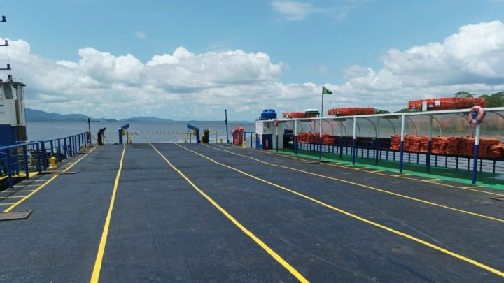 Marinha aprova melhorias e balsa volta a operar entre Joinville e São Francisco do Sul