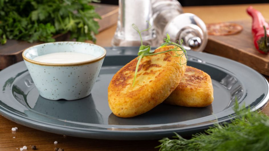 Bolinhos de mandioca assados (Imagem: Slava Galaka | Shutterstock)