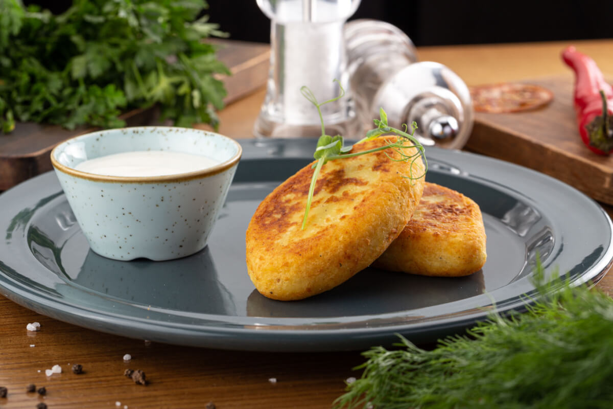 Bolinhos de mandioca assados (Imagem: Slava Galaka | Shutterstock)