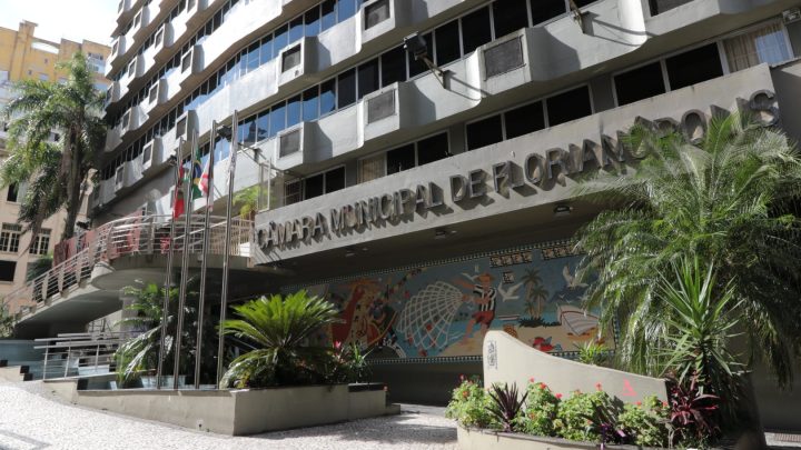 Vereadores votam projeto de internação involuntária de população de rua de Florianópolis pela 2ª vez
