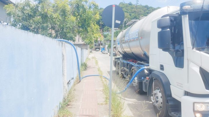 Bairros de Itajaí seguem sem água pelo quinto dia seguido