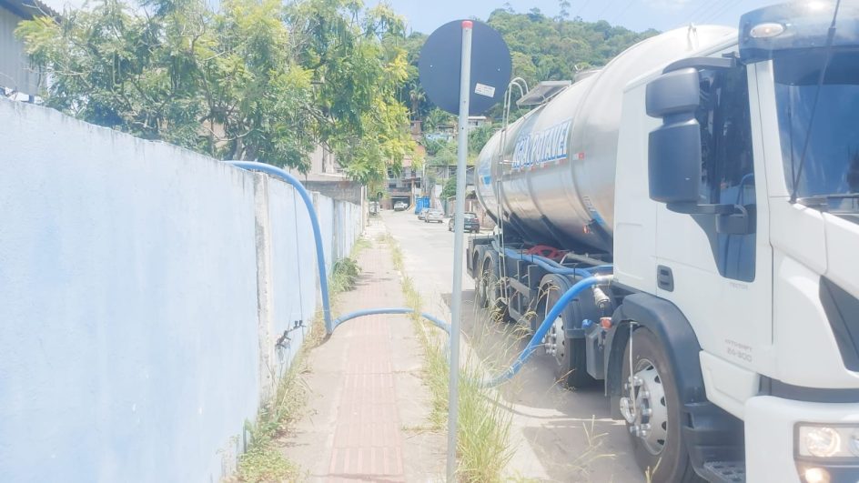 Bairros de Itajaí seguem sem água pelo quinto dia seguido