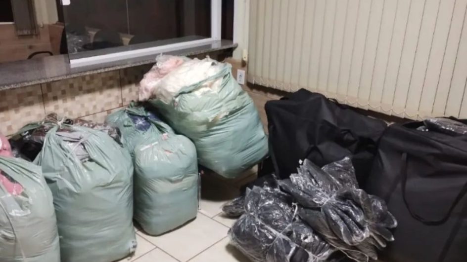 Polícia apreende 270 jaquetas de couro vindas do Paraguai com passageiro de ônibus em SC
