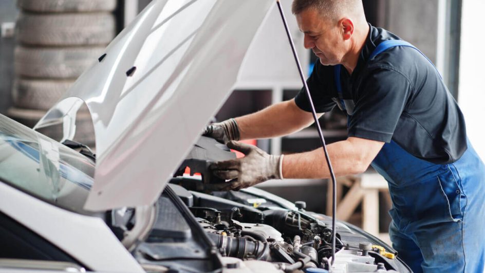 No verão, o seu automóvel pode precisar de mais cuidados (Imagem: AS photo family | Shutterstock)