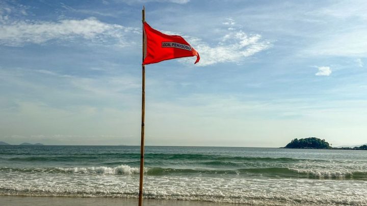 Homem morre afogado e outros três são resgatados em praias do Litoral Norte de SC
