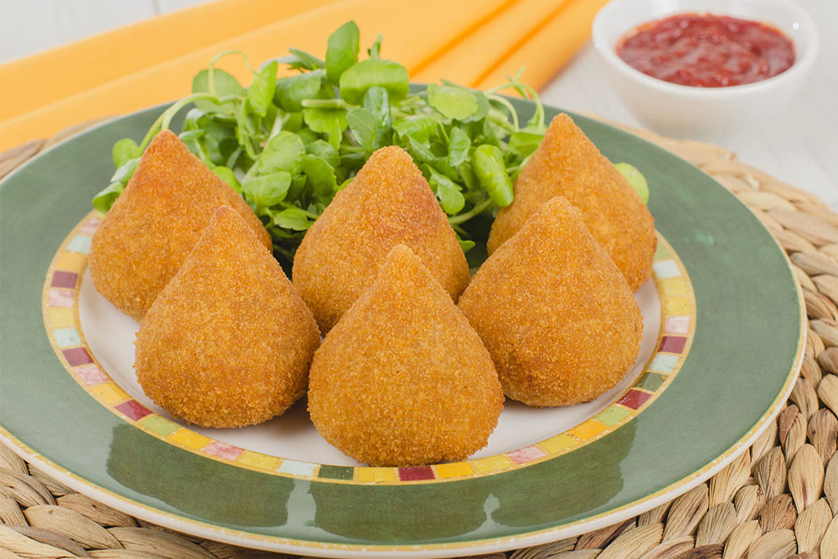 Coxinha recheada com proteína de soja (Imagem: Paul_Brighton | Shutterstock)