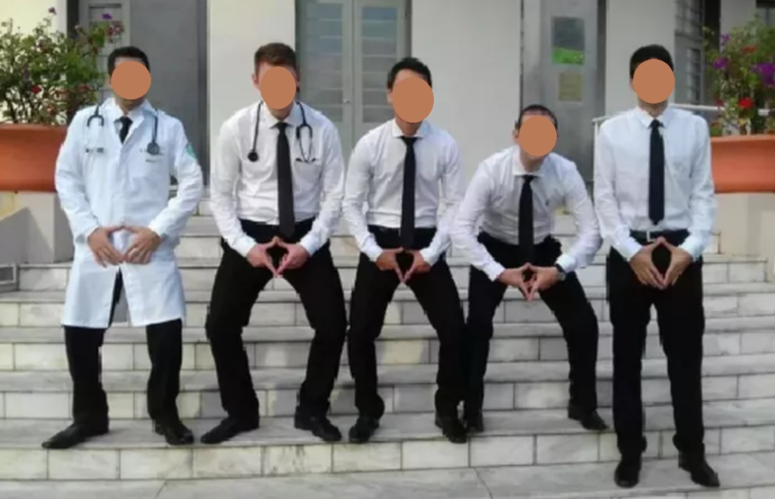Estudantes imitaram "vagina" com as mãos