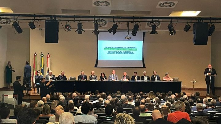 Parlamentares e autoridades debatem em SC futuro e investimentos na logística no Sul do país