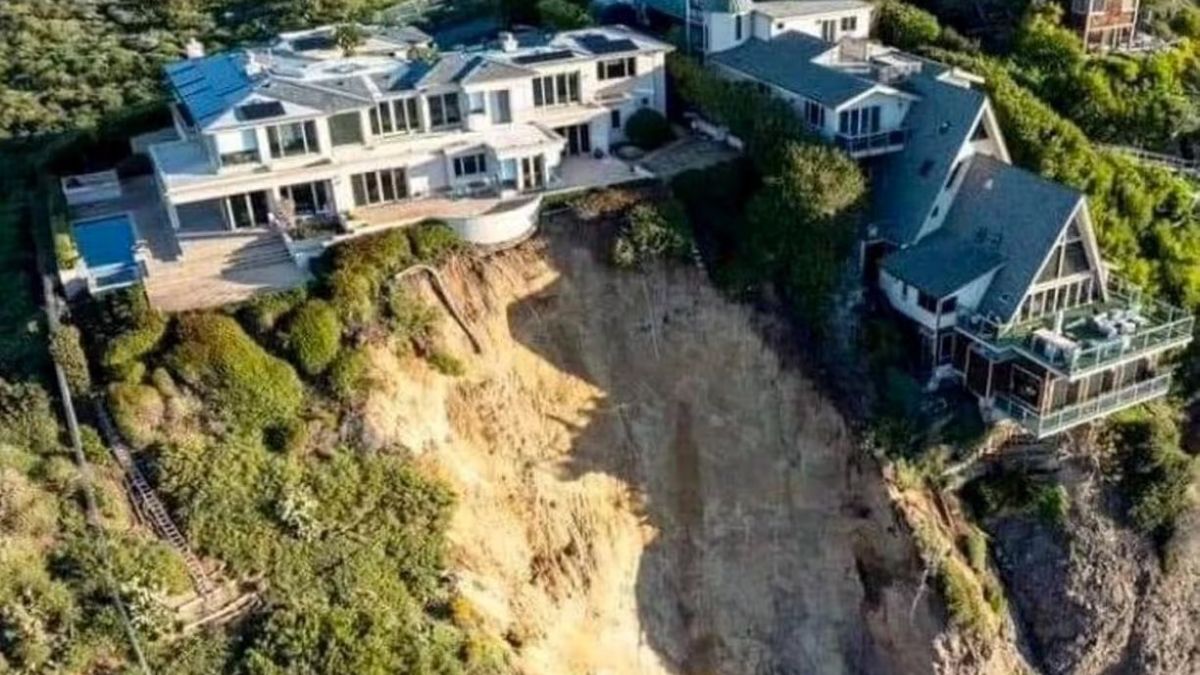 Mansões foram construídas no topo de uma costa na cidade de Dana Point