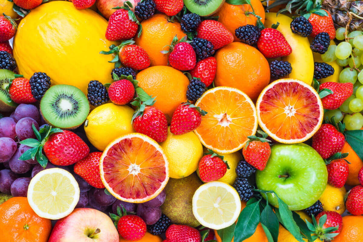Frutas com baixo teor de açúcar ajudam a emagrecer com saúde (Imagem: leonori | Shutterstock)