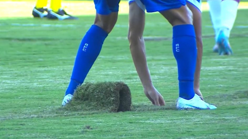 Gramado da Ressacada se solta