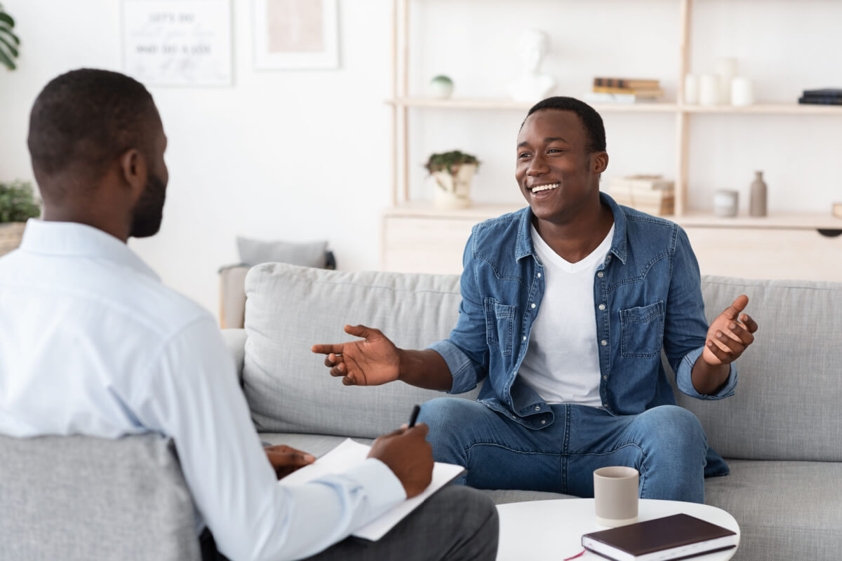 Confiar no terapeuta é essencial para eficácia do tratamento (Imagem: Prostock-studio | Shutterstock)