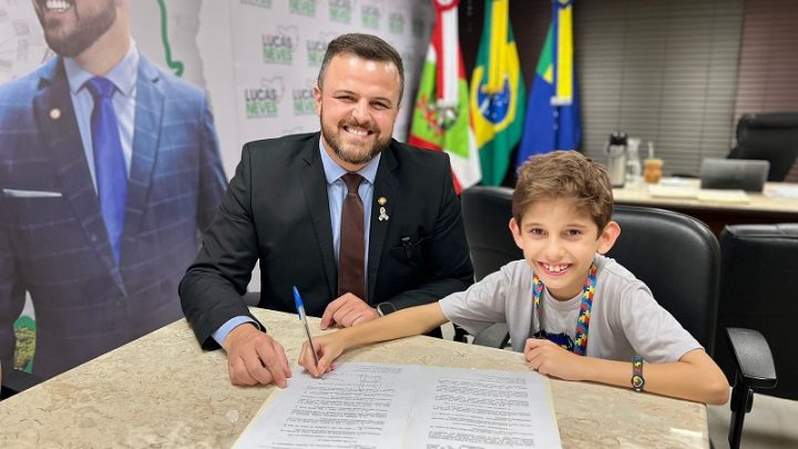 Joaquim com o deputado Lucas Neves