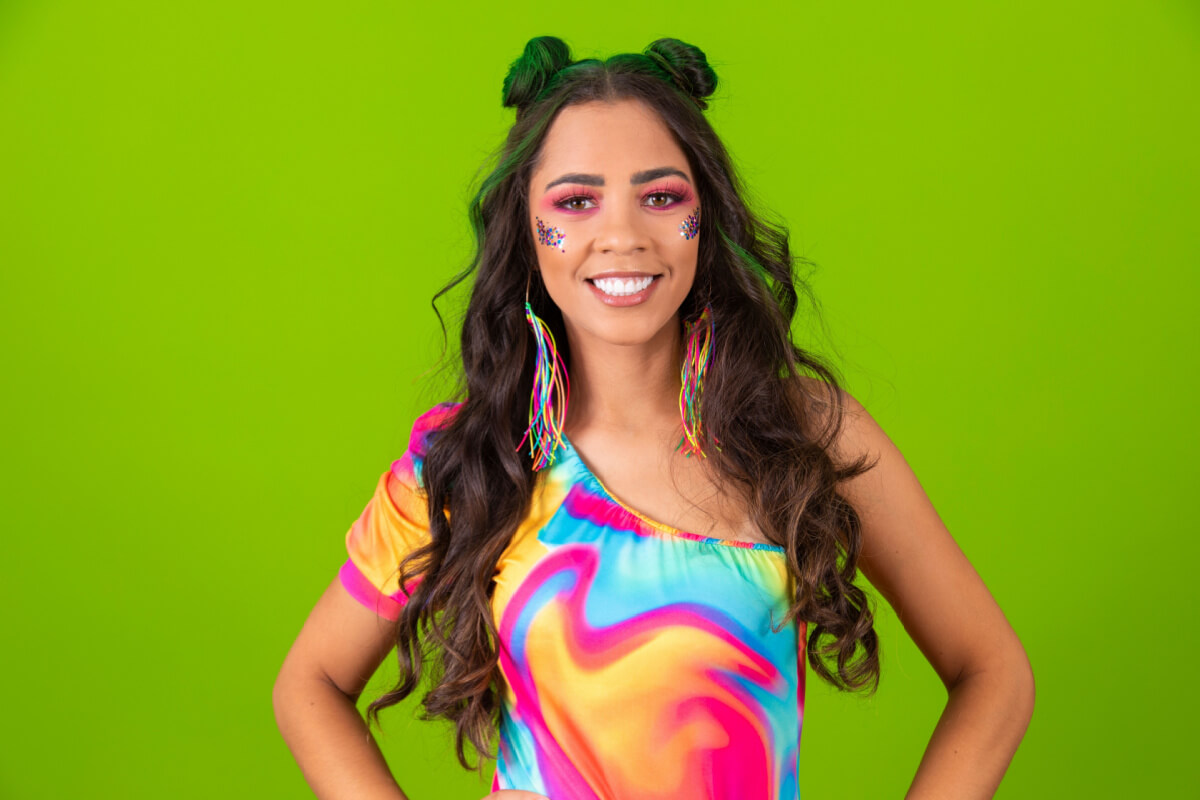 Alguns cuidados ajudam a maquiagem a durar mais durante o Carnaval (Imagem: Bernardo Emanuelle | Shutterstock)