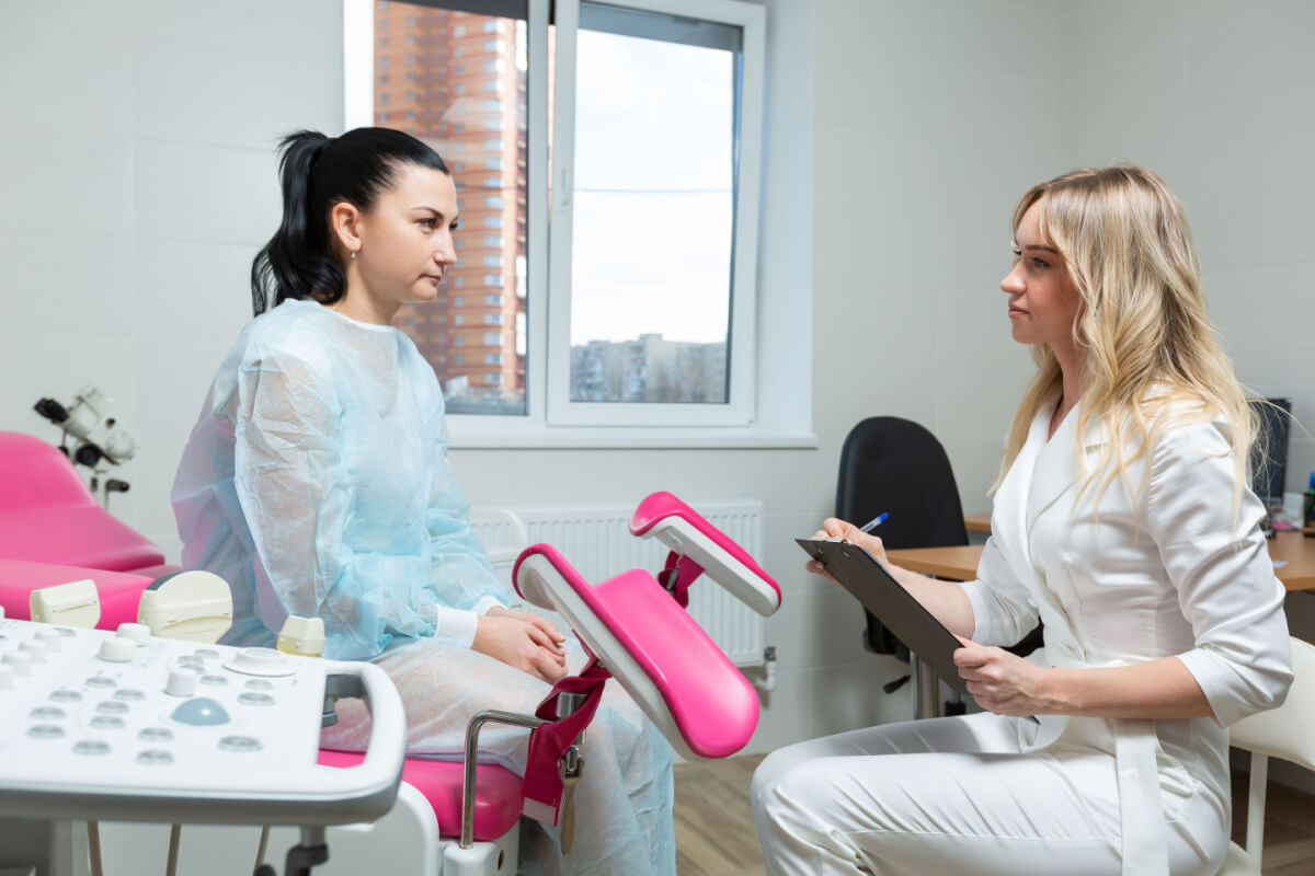 Acompanhamento médico é importante para identificar o câncer (Imagem: Satyrenko | Shutterstock)