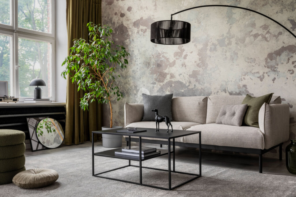 Móveis minimalistas ganham espaço na decoração industrial (Imagem: Followtheflow | Shutterstock)